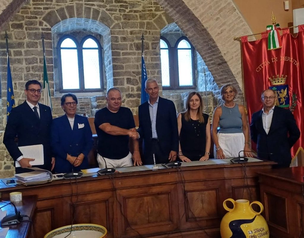 Firma cessione ex scuola Mameli di Deruta