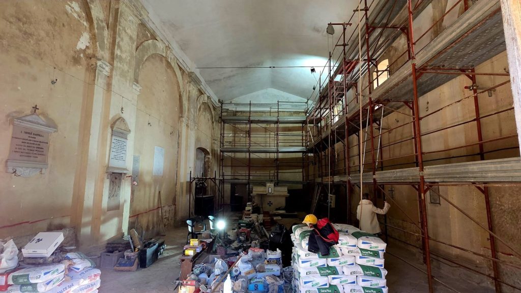 interno chiesa cimitero vecchio Todi