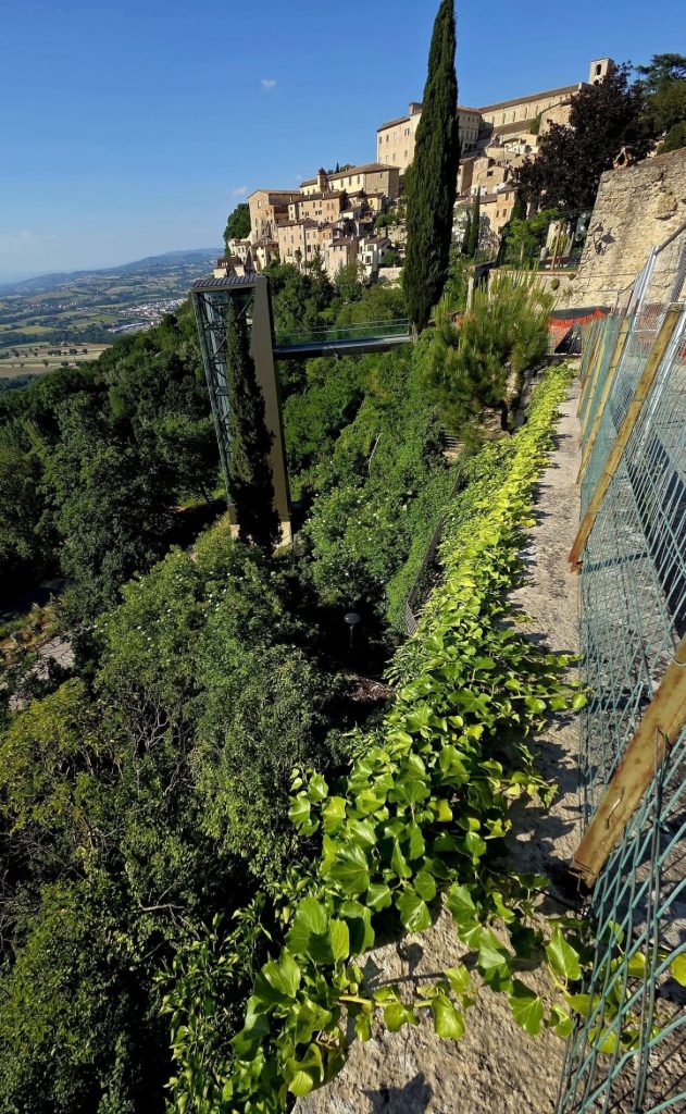mura urbiche Via Termoli Todi