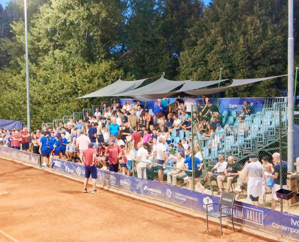 una delle tribune del tennis club todi