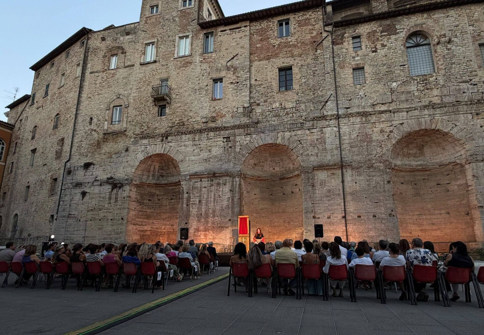 nicchioni romani Todi festival