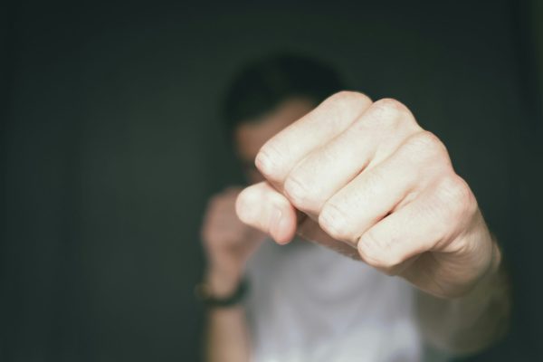 violenza pugno